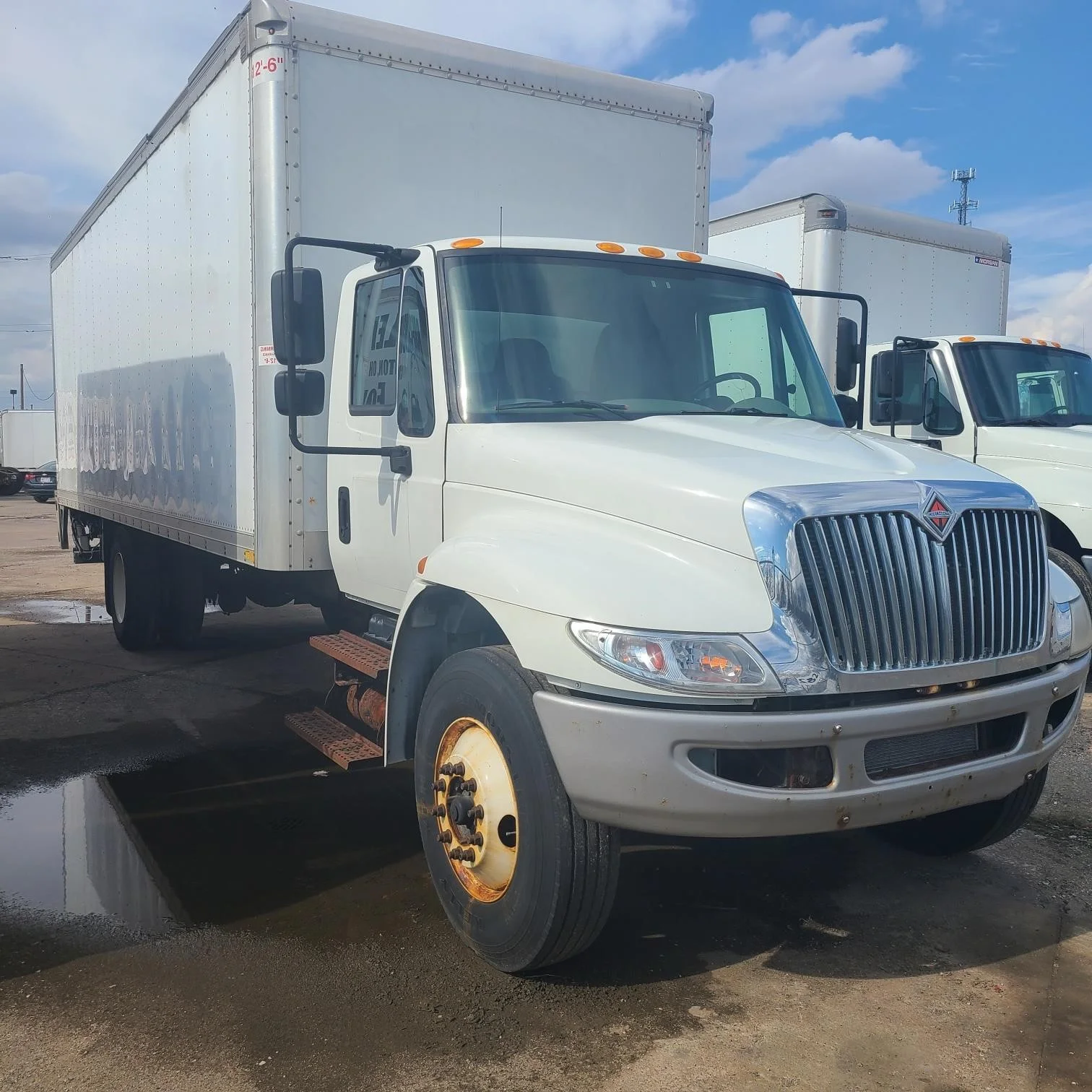 2018 International 4300 — photo 2