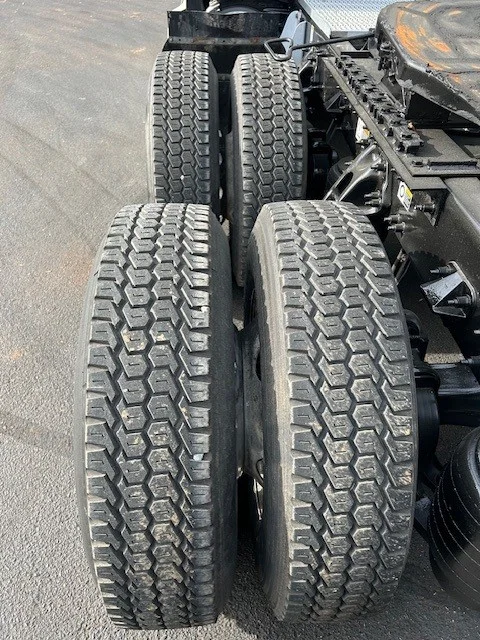 2023 Peterbilt 579 - image 6