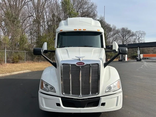 2023 Peterbilt 579 - image 2