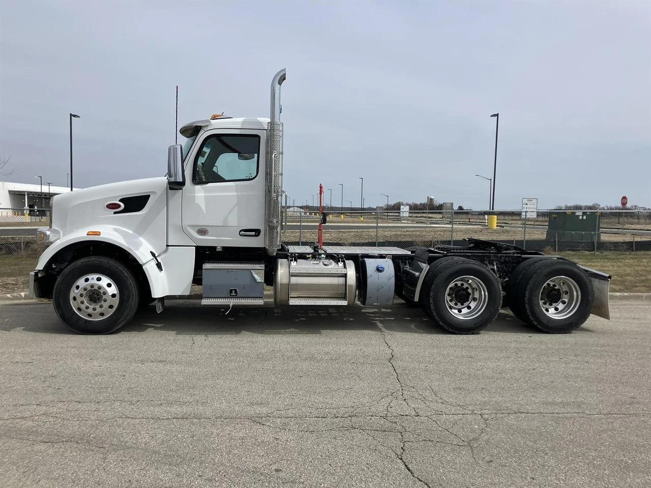 2027 Peterbilt 567 in Rochester, MN — photo 3