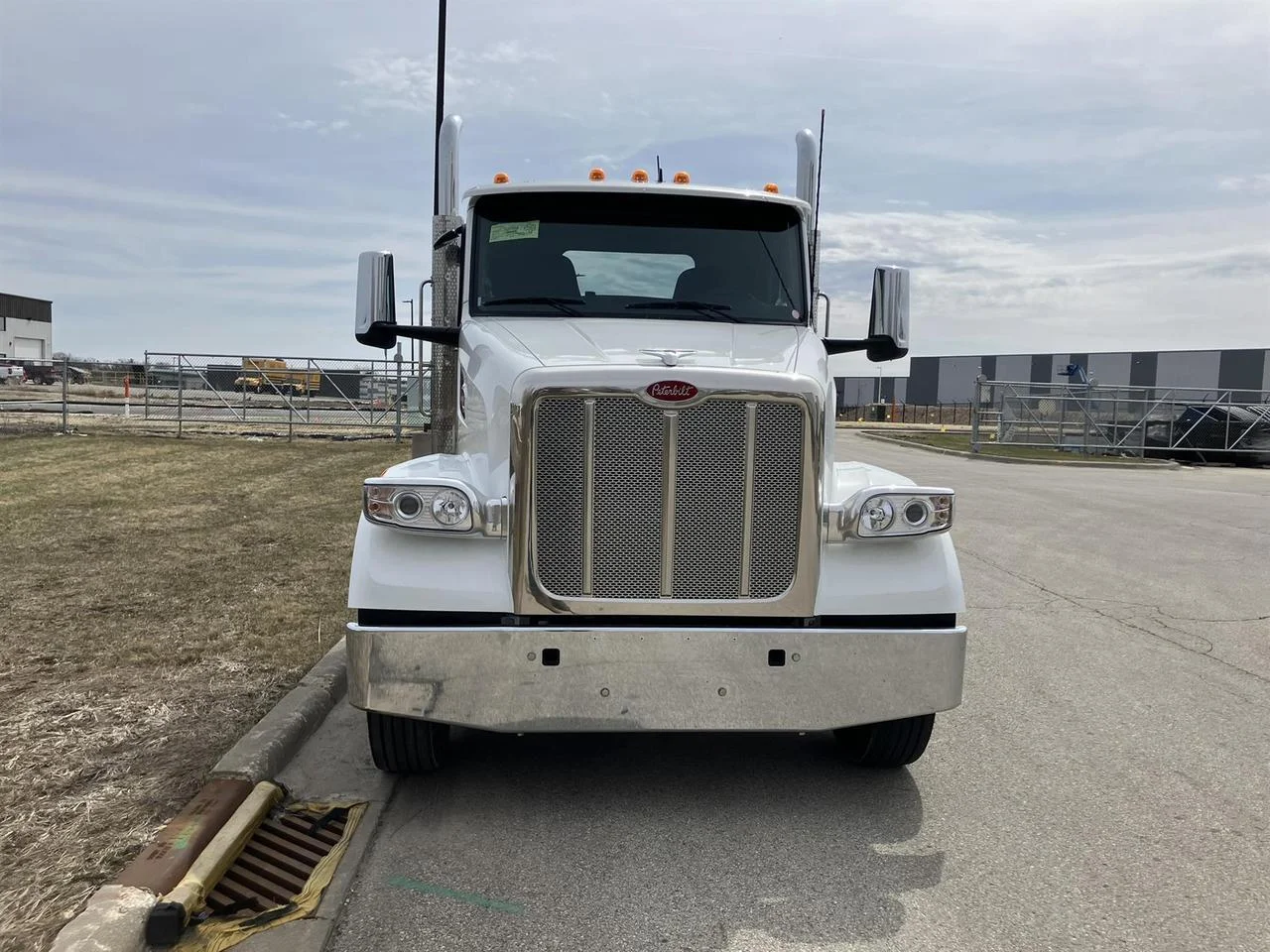 2027 Peterbilt 567