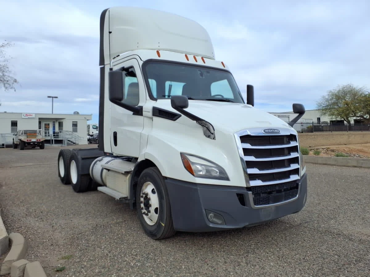 2020 Freightliner Cascadia in Phoenix, AZ — photo 3