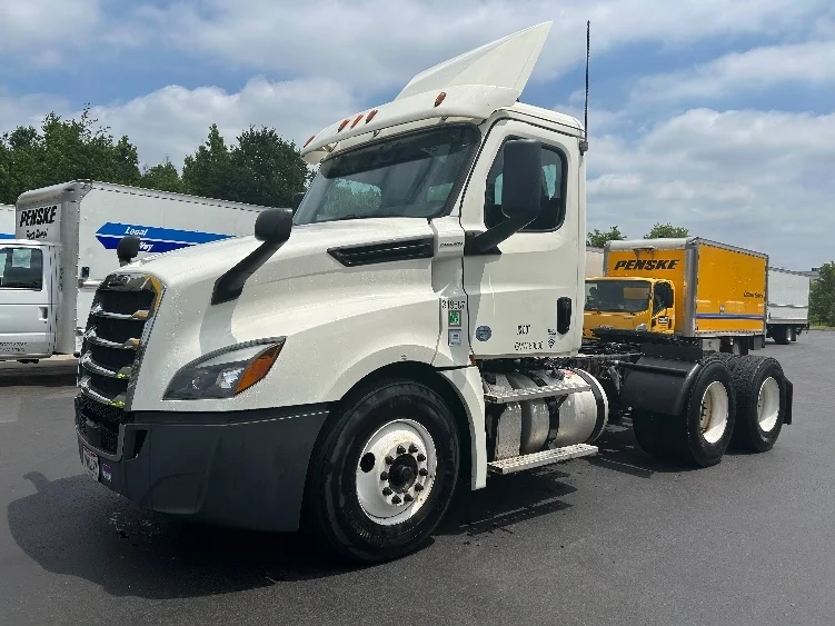 2018 Freightliner Cascadia in Cranbury, NJ — photo 3