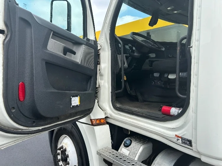 2018 Freightliner Cascadia in Cranbury, NJ — photo 9
