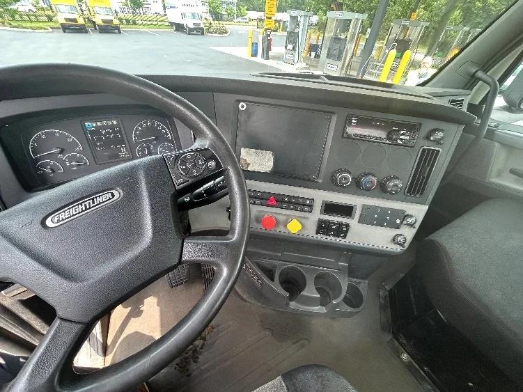 2018 Freightliner Cascadia in Cranbury, NJ — photo 10