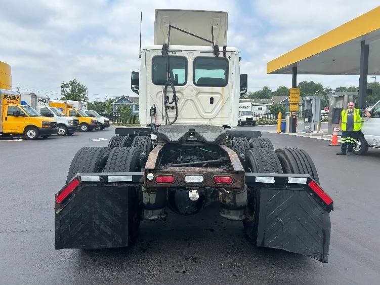 2018 Freightliner Cascadia in Cranbury, NJ — photo 6
