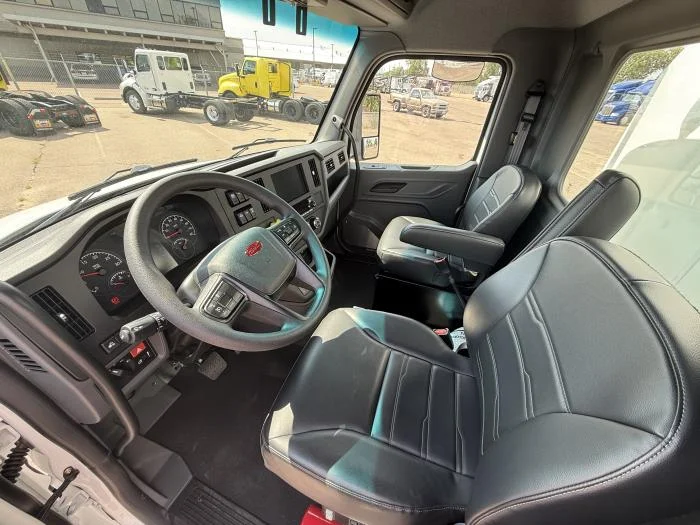 2027 Peterbilt 548 — photo 10