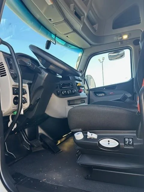 2025 Peterbilt 579 - image 4