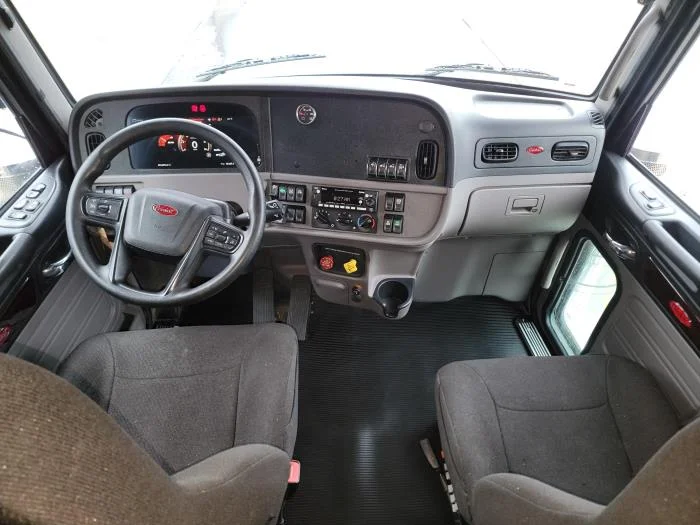 2022 Peterbilt 389 in Tulsa, OK — photo 14