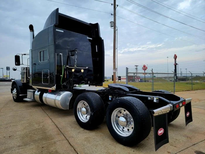 2022 Peterbilt 389 in Tulsa, OK — photo 9