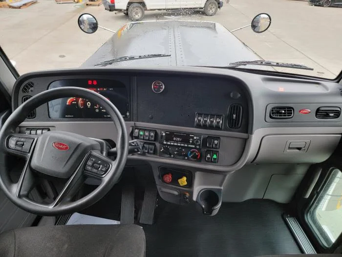 2022 Peterbilt 389 in Tulsa, OK — photo 12