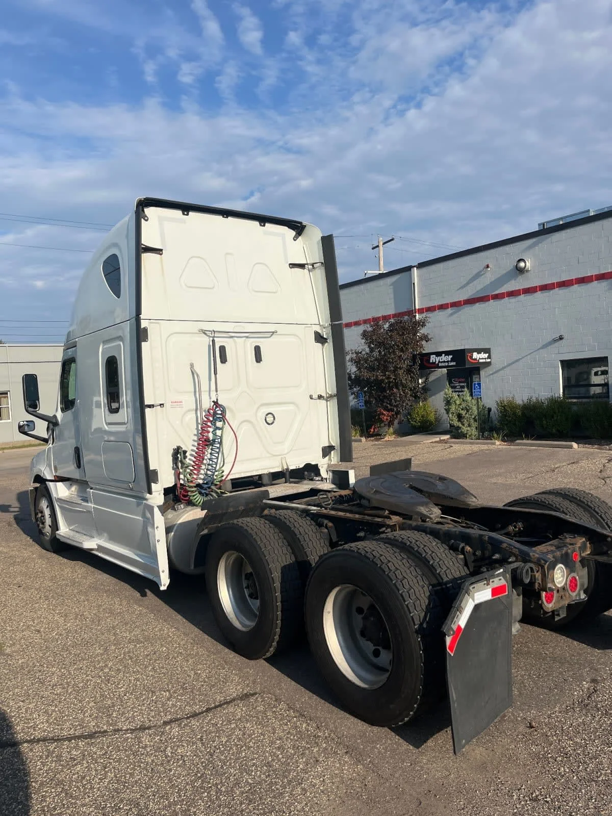 2020 Freightliner Cascadia in Minneapolis, MN — photo 6