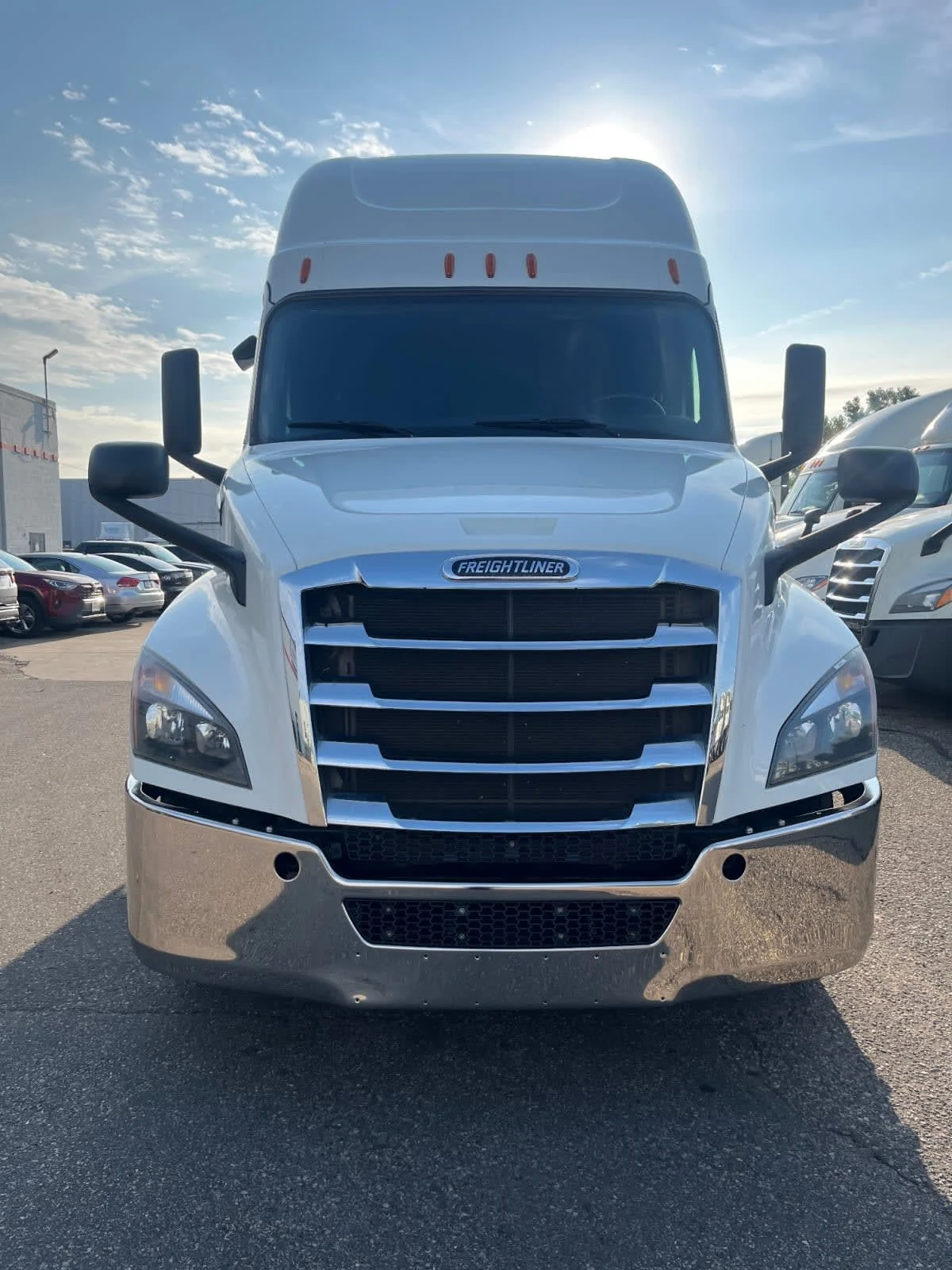 2020 Freightliner Cascadia in Minneapolis, MN — photo 2