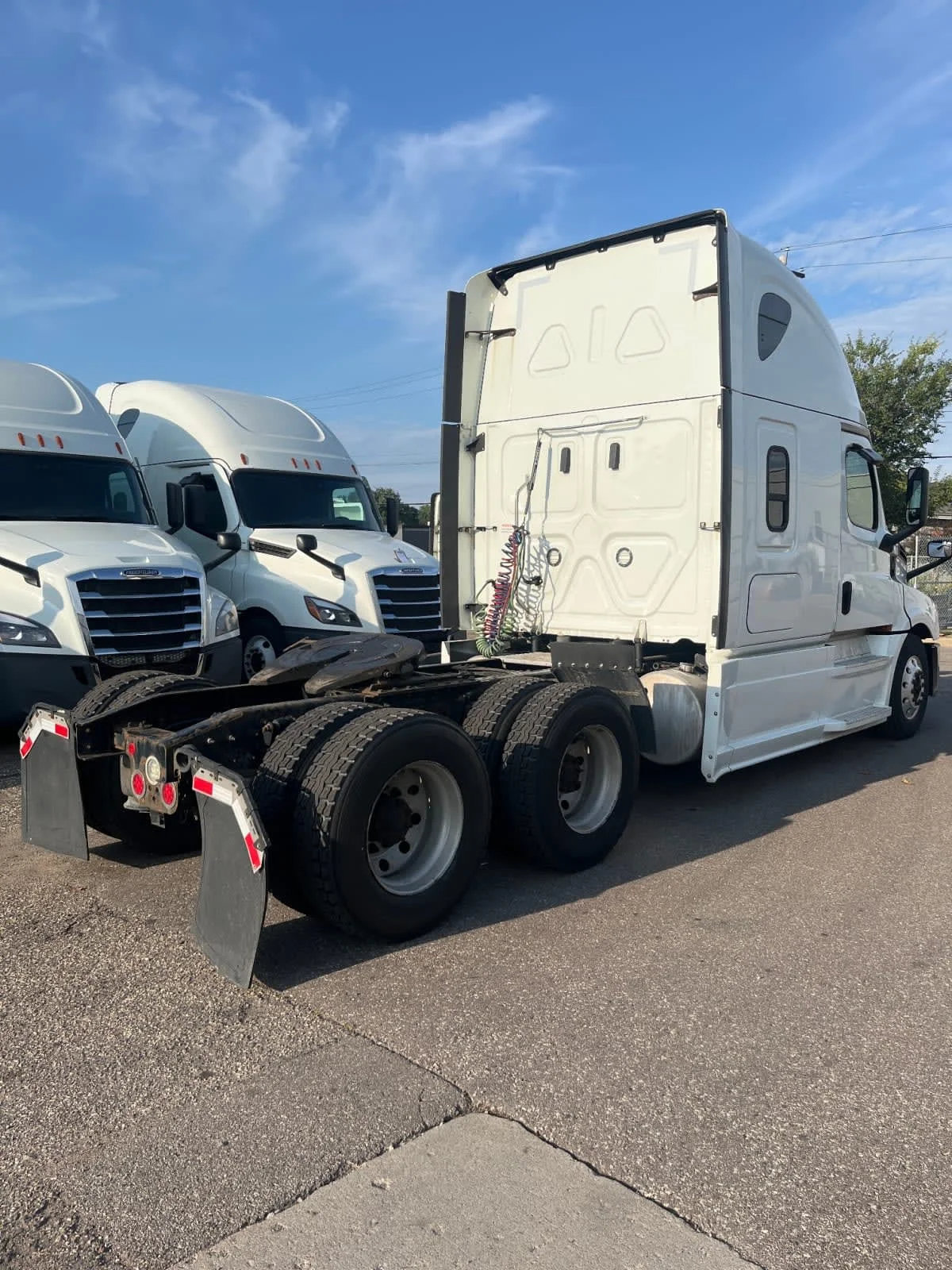 2020 Freightliner Cascadia in Minneapolis, MN — photo 4