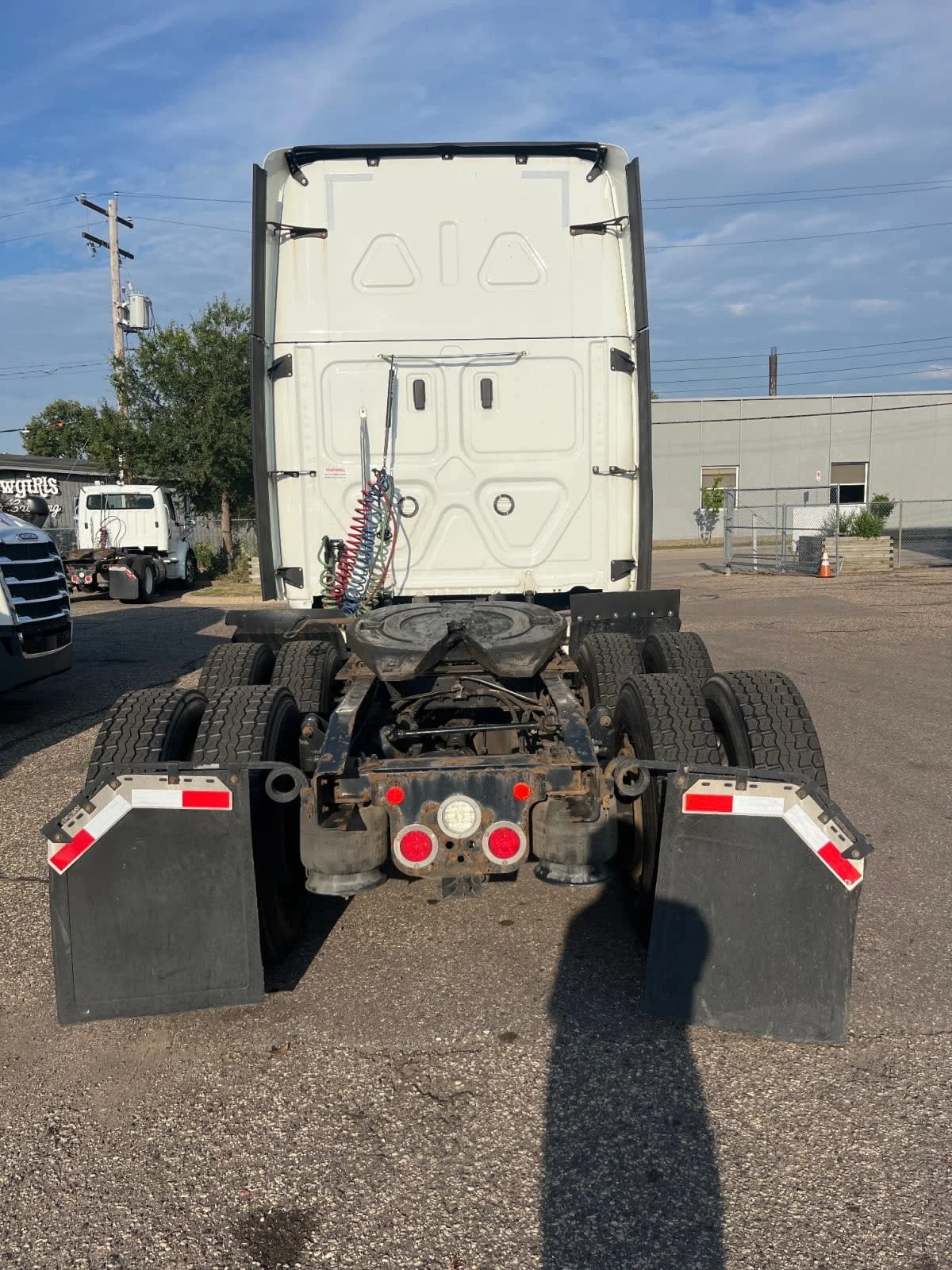 2020 Freightliner Cascadia in Minneapolis, MN — photo 5