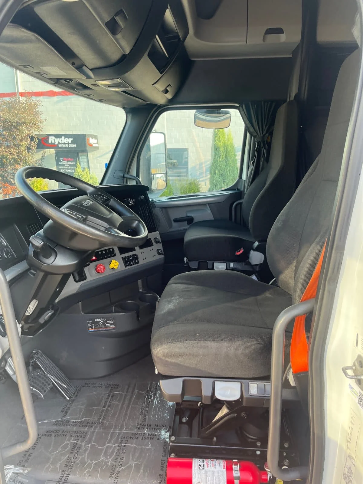 2020 Freightliner Cascadia in Minneapolis, MN — photo 7