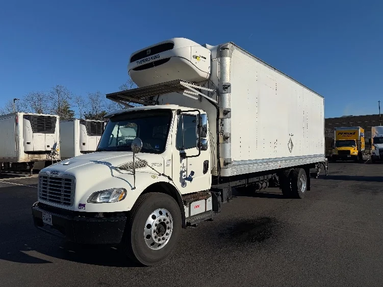 2019 Freightliner M2 106 in Sterling, VA — photo 3