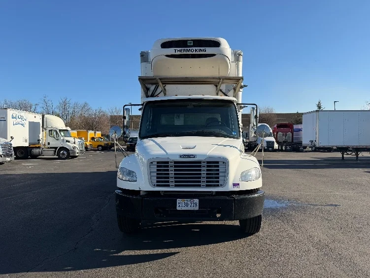 2019 Freightliner M2 106 in Sterling, VA — photo 2