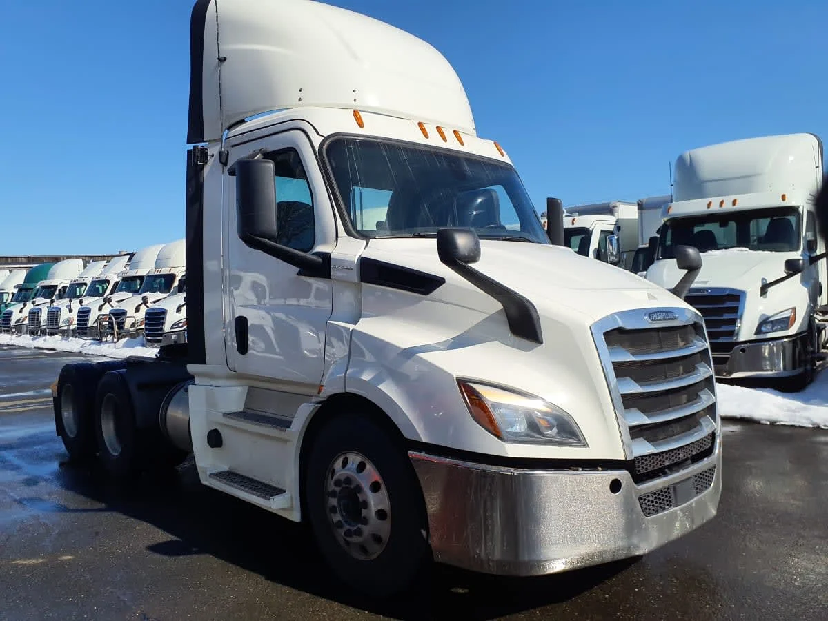 2019 Freightliner Cascadia in Springfield, MA — photo 3