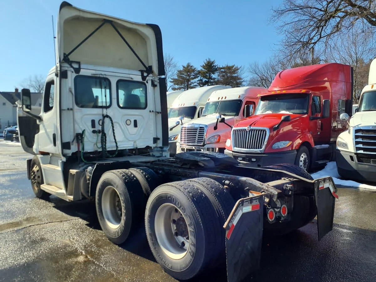 2019 Freightliner Cascadia in Springfield, MA — photo 6