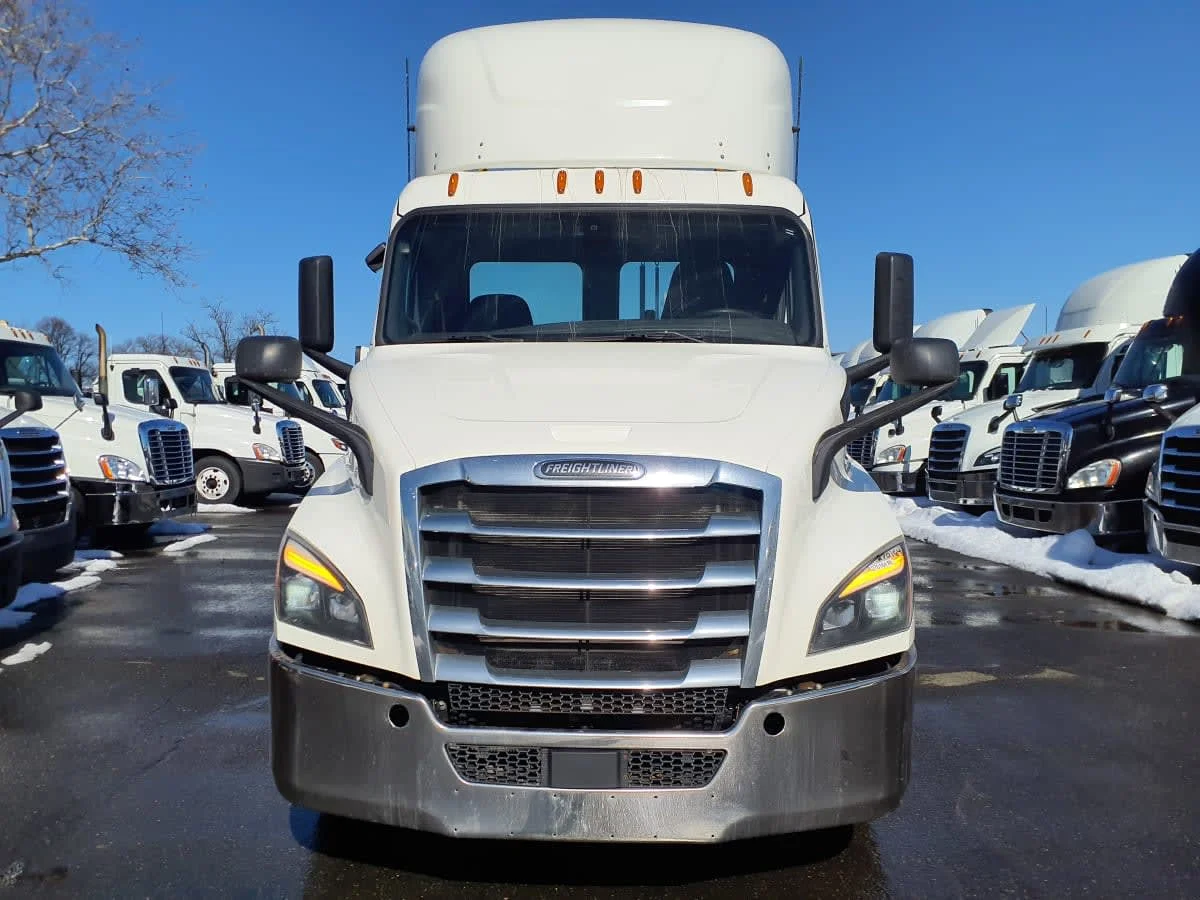 2019 Freightliner Cascadia in Springfield, MA — photo 2