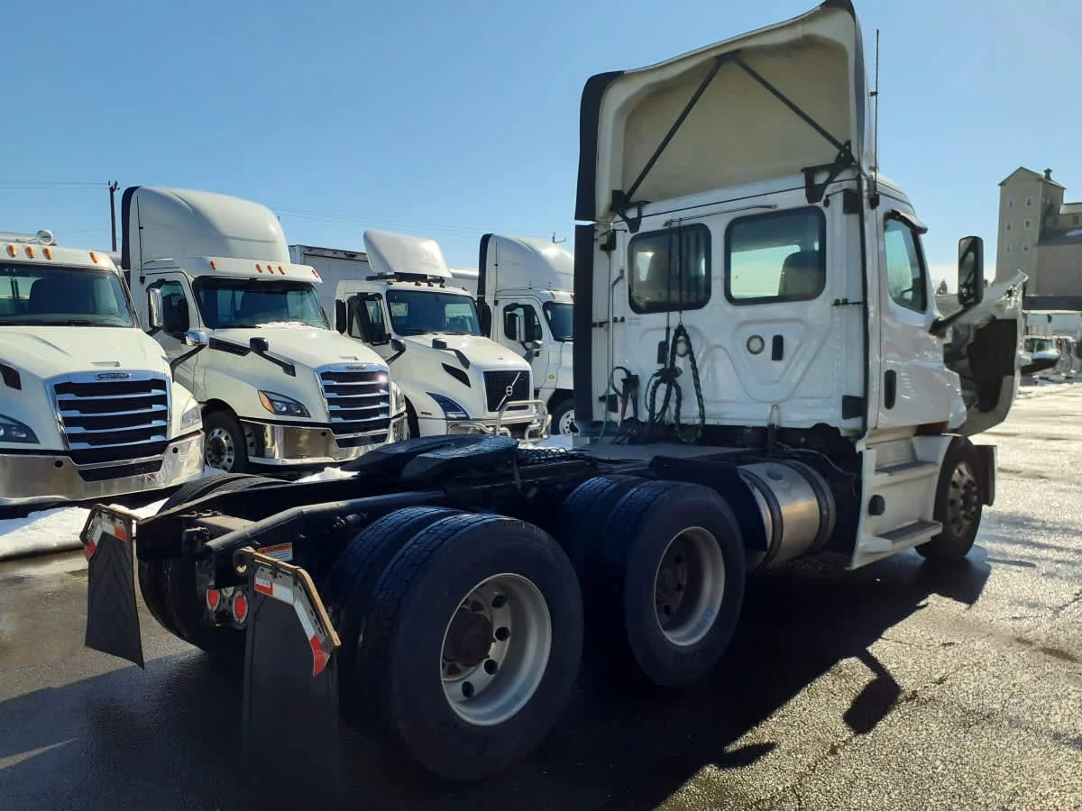 2019 Freightliner Cascadia in Springfield, MA — photo 4