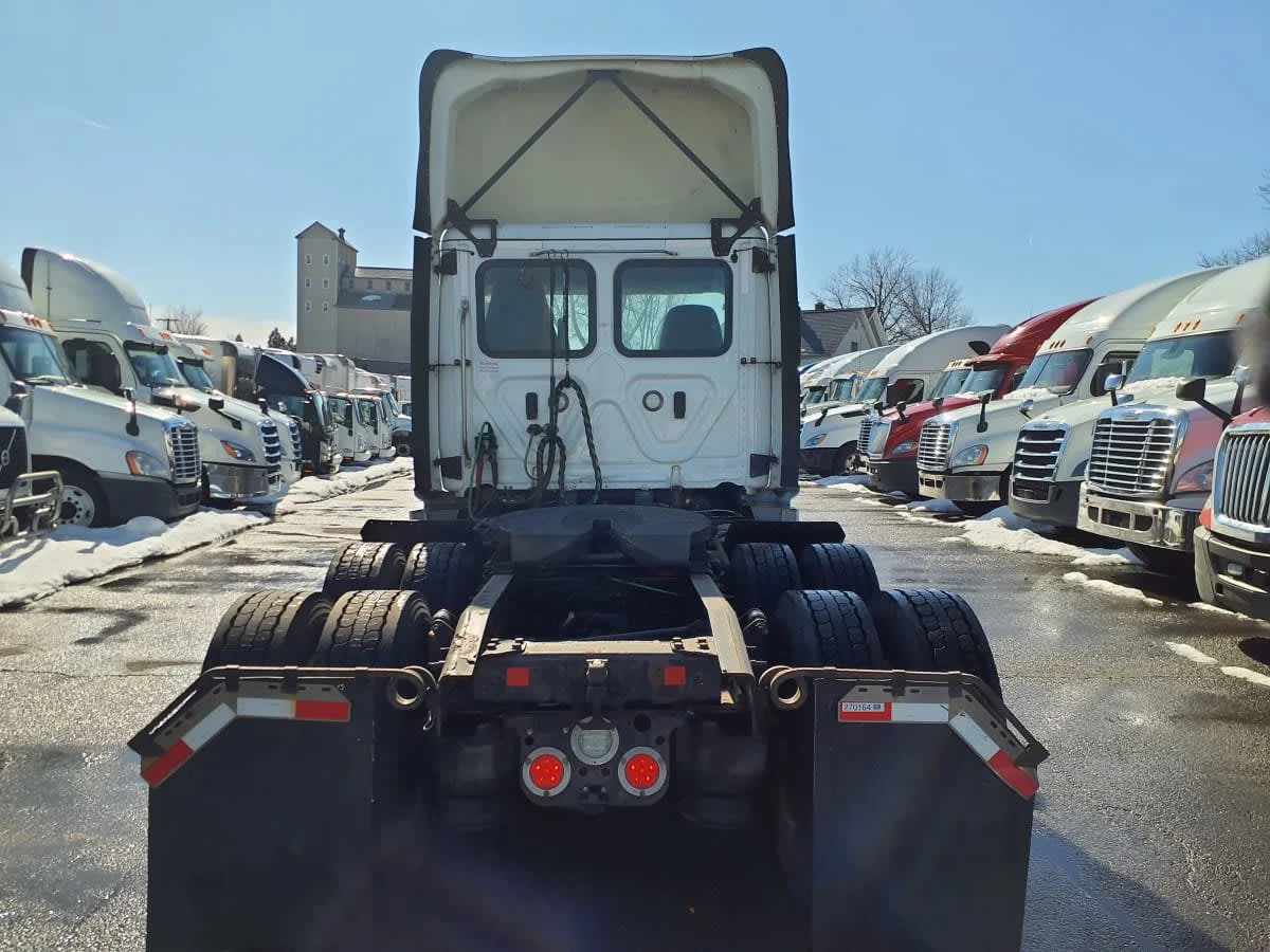 2019 Freightliner Cascadia in Springfield, MA — photo 5