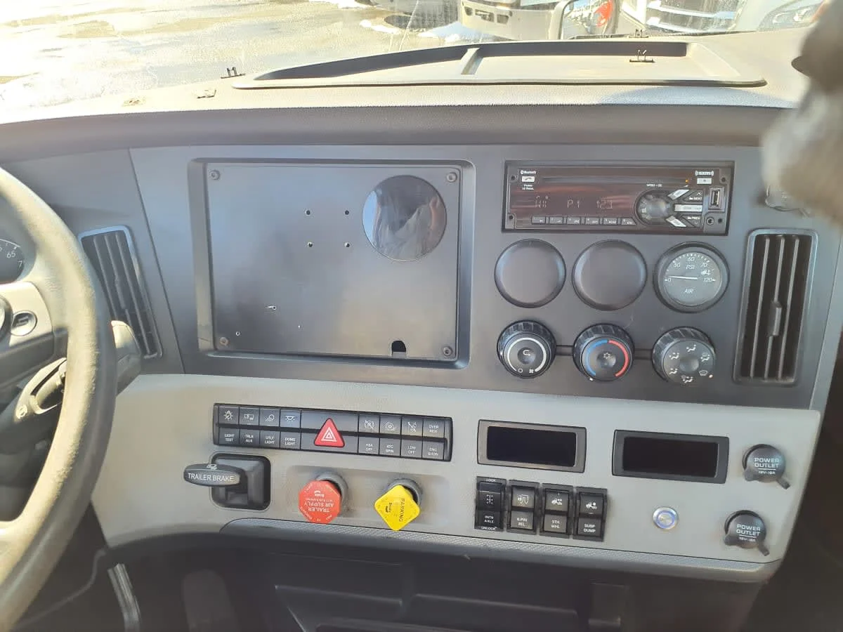 2019 Freightliner Cascadia in Springfield, MA — photo 7