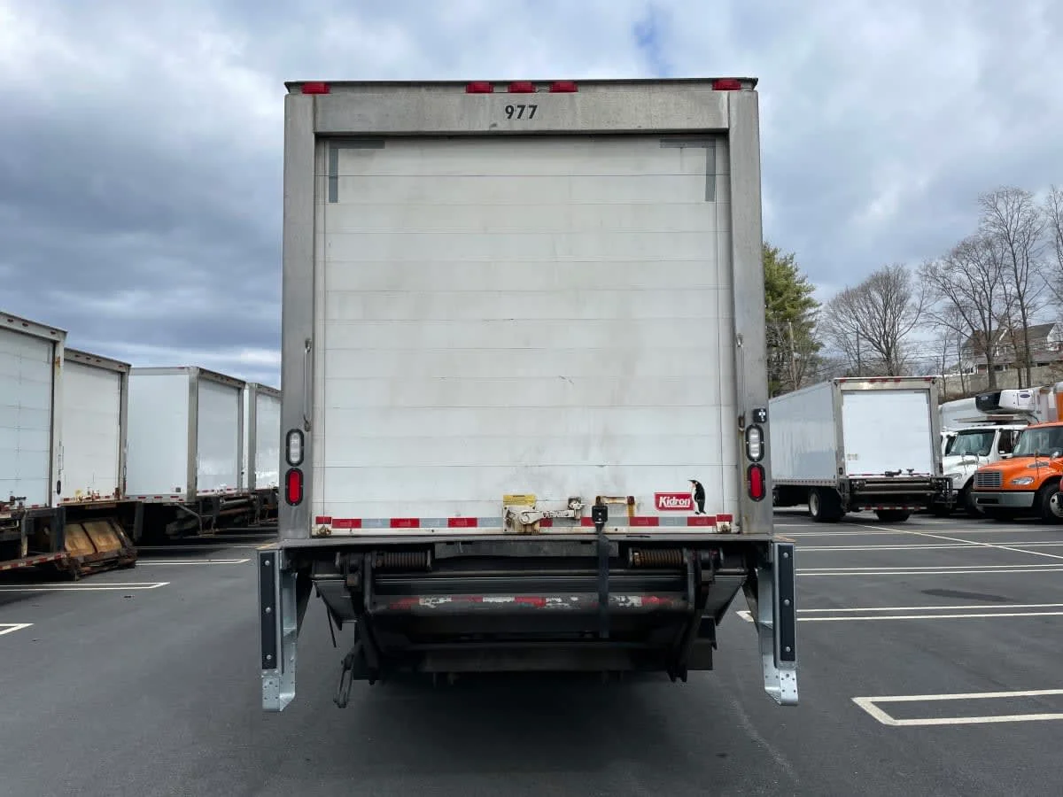 2018 Freightliner M2 106 - image 5