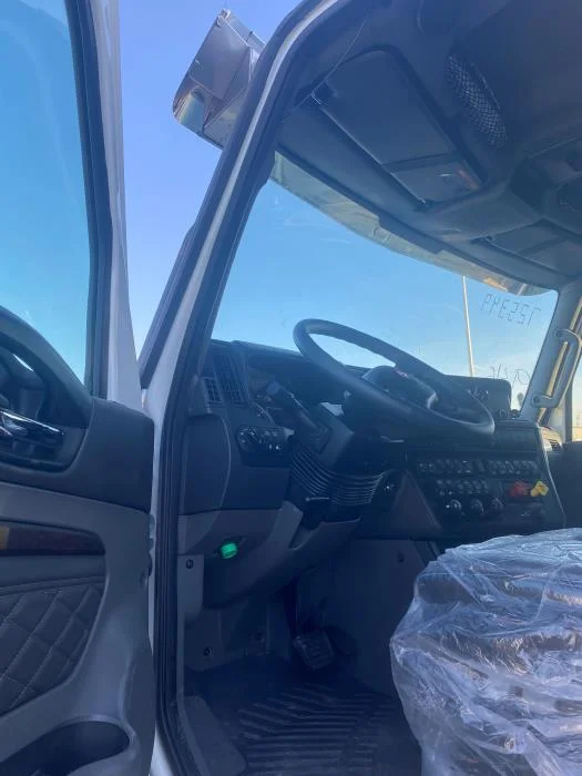 2026 International LT - image 9