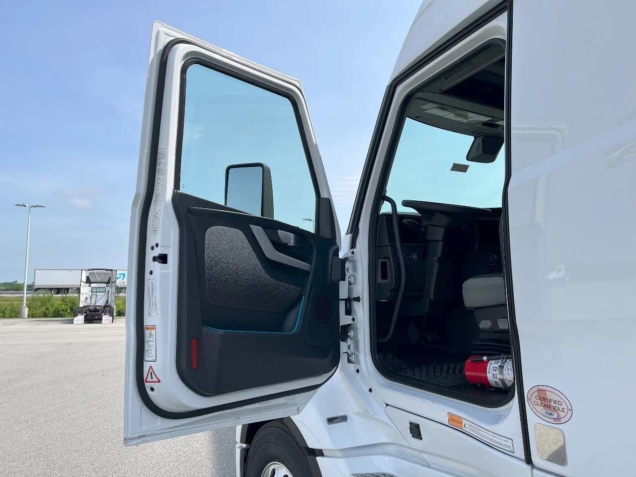 2026 Volvo VNL 660 in Pendleton, IN — photo 8