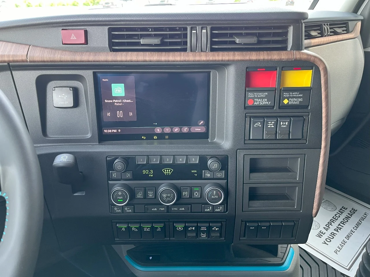 2026 Volvo VNL 660 in Pendleton, IN — photo 11
