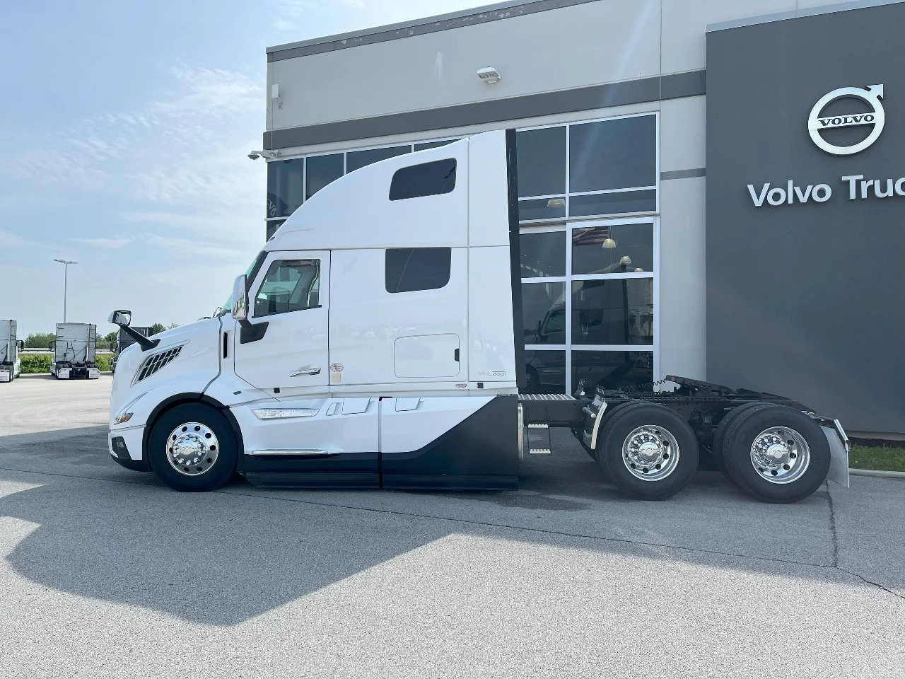 2026 Volvo VNL 660 in Pendleton, IN — photo 7