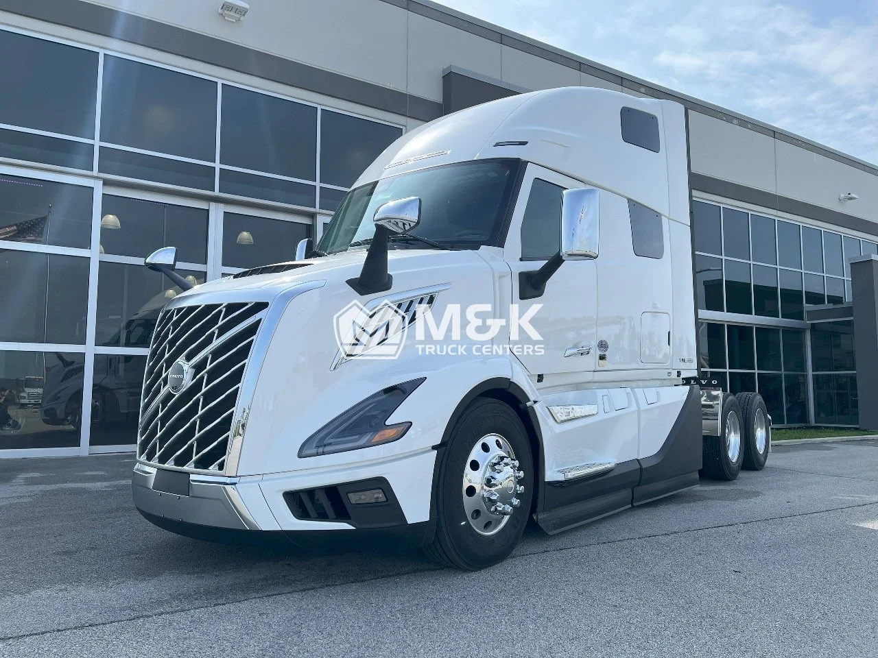 2026 Volvo VNL 660 in Pendleton, IN