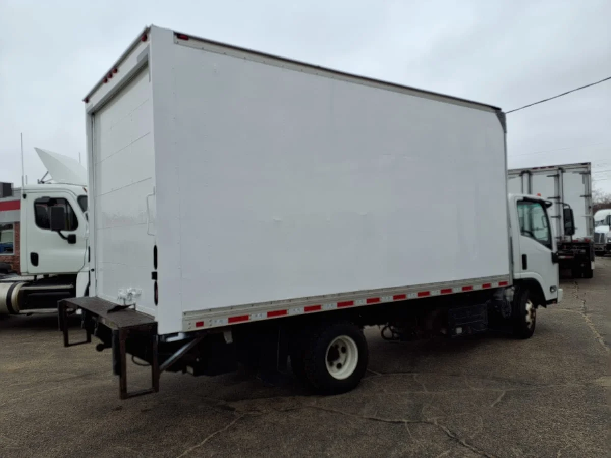 2018 Isuzu NPR - image 4