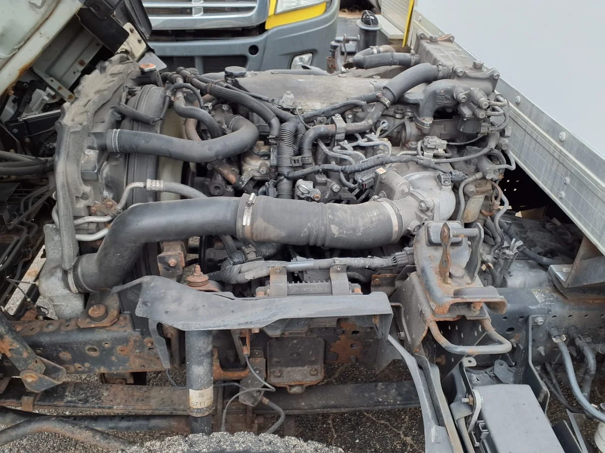 2018 Isuzu NPR - image 9