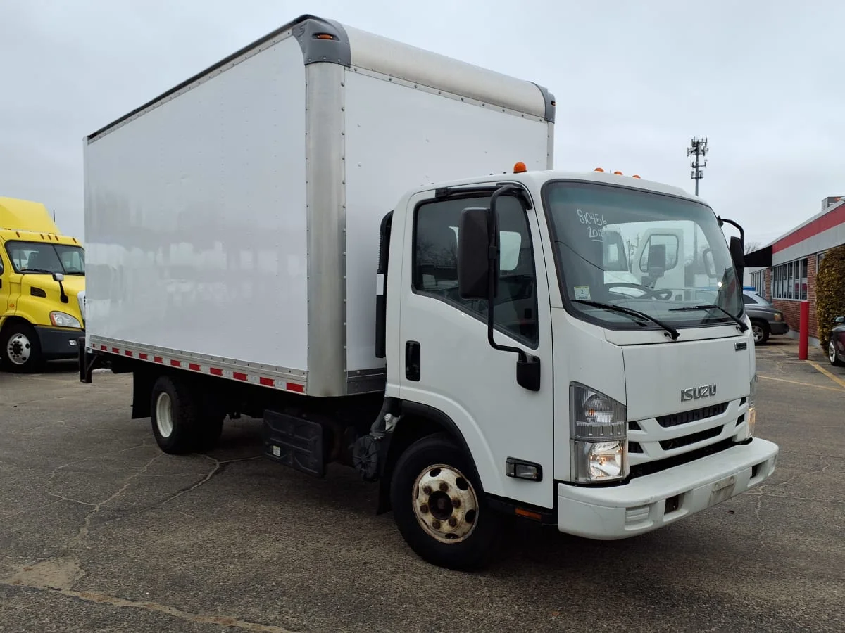 2018 Isuzu NPR - image 3