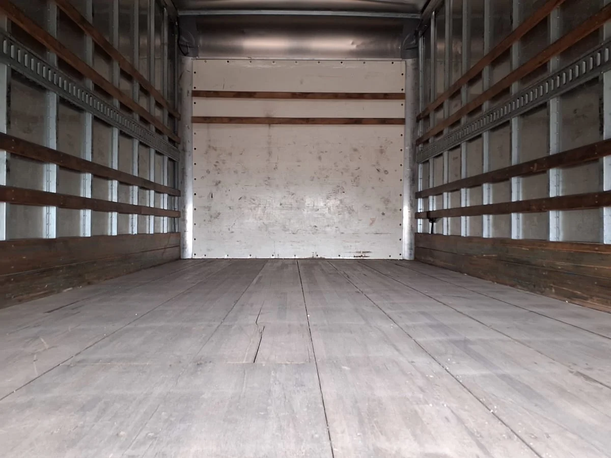 2018 Isuzu NPR - image 8