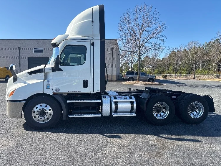 2021 Freightliner Cascadia in Concord, NC — photo 4