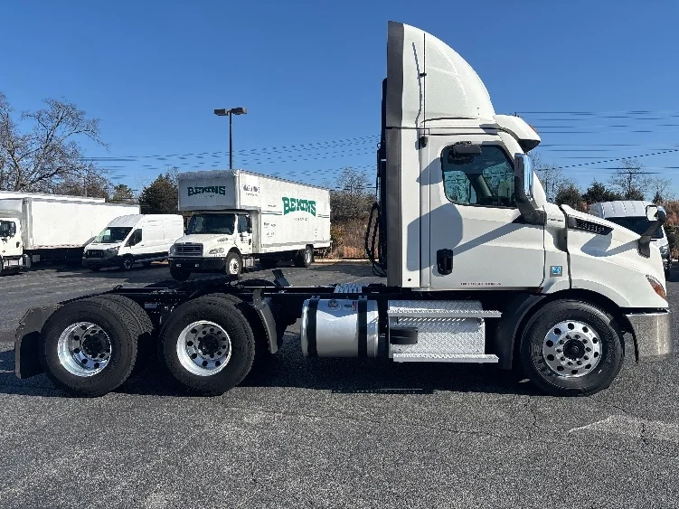 2021 Freightliner Cascadia in Concord, NC — photo 8