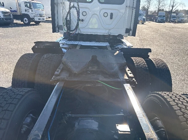 2021 Freightliner Cascadia in Concord, NC — photo 6