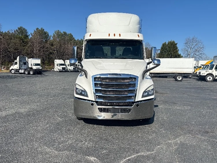 2021 Freightliner Cascadia in Concord, NC — photo 2