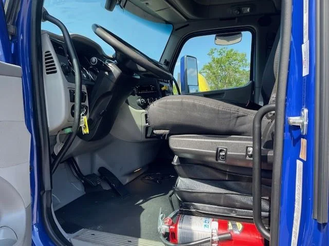 2022 Peterbilt 579 - image 13