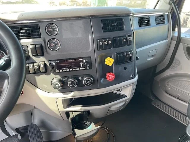 2022 Peterbilt 579 - image 16