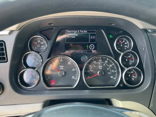 2022 Peterbilt 579 - image 15