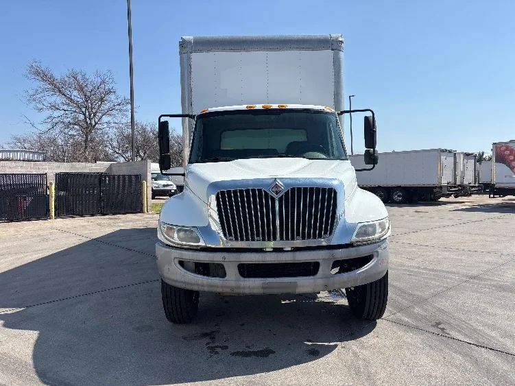 2013 International 4300 - image 2