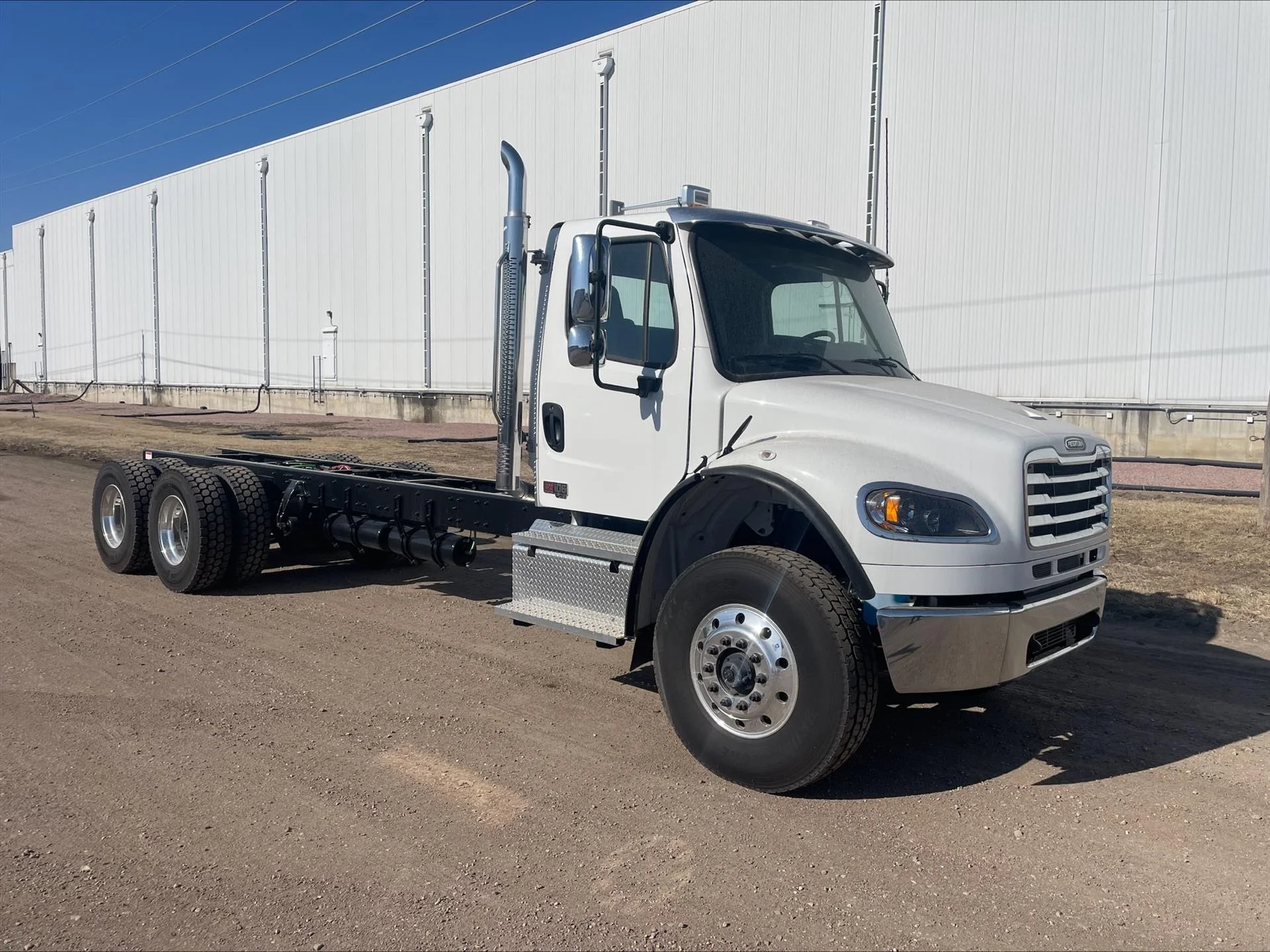 2026 Freightliner M2 106 - image 10