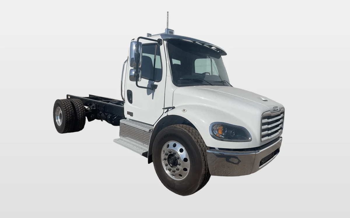 2026 Freightliner M2 106 - image 1