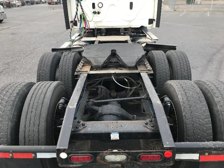 2020 Freightliner Cascadia in Harrisonburg, VA — photo 6