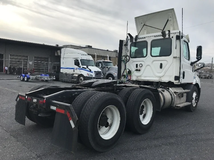 2020 Freightliner Cascadia in Harrisonburg, VA — photo 7